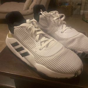 Mens Adidas Pro Bounce Basketball Shoe size 7 1/2. Worn very little.